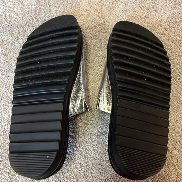 Silver fun platform sandals - Picture 3 of 4